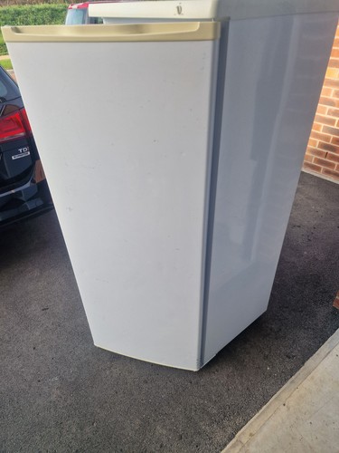 Free standing freezer - standing,